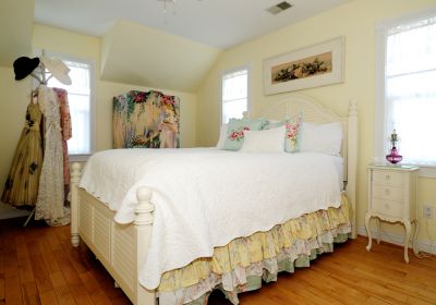 Bedroom in Magnolia Cottage - Manteo, NC
